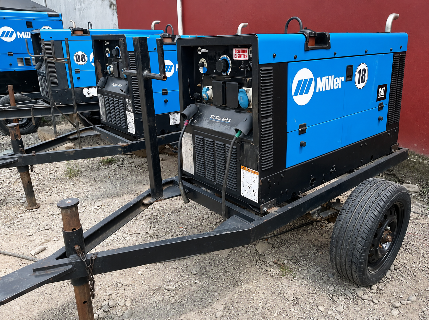Equipo motosoldador con cables para operación en campo